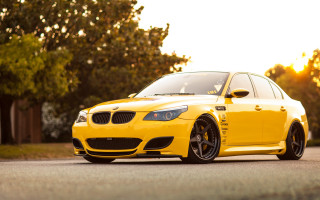 Yellow car autumn leaves 3d 2 - refined free wallpaper