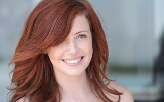 Leesha hannigan red haired smiling - her face and shoulder free wallpaper