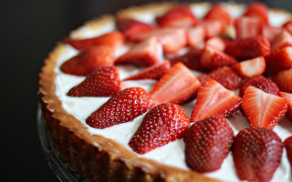 Strawberry pie food photography bokeh - strawberry free wallpaper