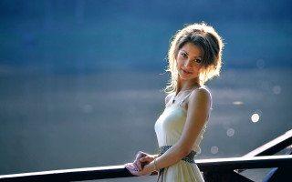 Woman white dress bridge portrait - a bridge free wallpaper