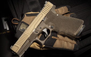 Gun glove logo precisionism stipple - chris spollen free wallpaper