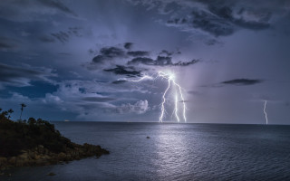 Lightning ocean coast tropical stormy - dramatic lightning free wallpaper for desktop