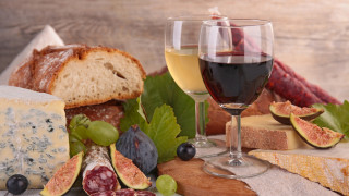 Wine bread grapes table stilllife - grape free wallpaper