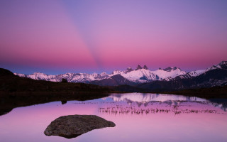 Mountain range reflection sunset pink - a still lake free wallpaper