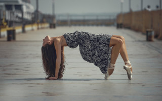Woman dress handstand pier graceful - graceful free wallpaper
