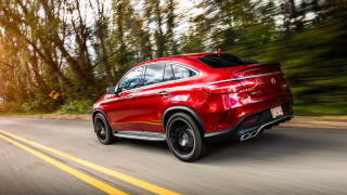 Red mercedes futurism digital rendering - panfuturism free wallpaper for desktop