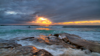 Sunset ocean waves rocks beach 2 - a sunset over the ocean free wallpaper for desktop