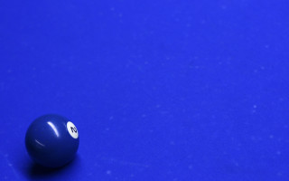 Smiley pool ball blue surface - focus free wallpaper