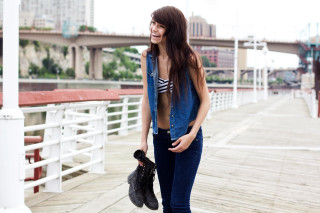 Woman pier shoes hat smile - free beach wallpaper for desktop