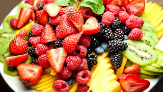 Fruit plate kiwi strawberries bananas - strawberry free wallpaper
