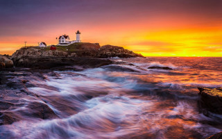 Lighthouse rocky shore waves sunset 2 - a lighthouse free wallpaper