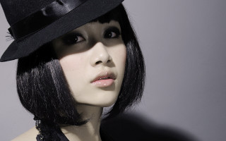 Woman blackhat blackdress blacknecklace portrait - black hat free wallpaper