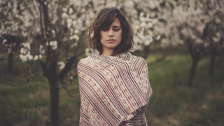 Woman field blanket tree flowers - free vintage wallpaper for desktop