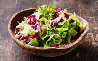 Wooden bowl lettuce table knife - a wooden bowl free wallpaper