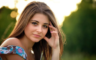 Woman longhair serious portrait mole - her ear free wallpaper for desktop