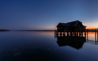 House dock lake sunset reflection - a reflection of the sky free wallpaper