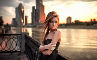 Woman bridge sunset cityscape long - a city skyline in the background free wallpaper