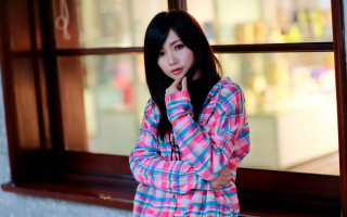 Woman holography portrait checkered plaid - fei danxu free wallpaper for desktop