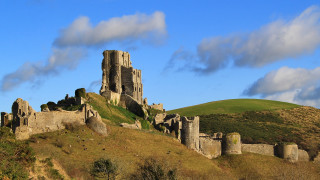 Castle hill clouds grassy tilt - edmund greacen free wallpaper
