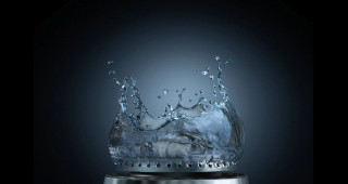 Water crown table black background - a crown free wallpaper for desktop