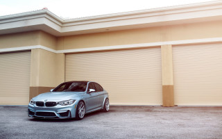Silver car garage door 3d - tan free wallpaper