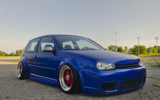 Blue car parking lot grass - a parking lot next free wallpaper