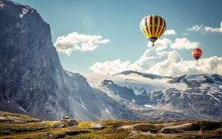 Hot air balloons mountain range - a couple free wallpaper