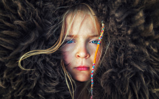 Young girl blue eyes fur - headband free wallpaper