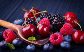 Berries wooden spoon dessert food - a wooden spoon free wallpaper