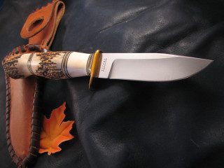 Knife gold handle black leather - sharp foccus ilustration free wallpaper