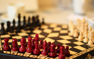 Chess game tilt shift blur - a chess board free wallpaper