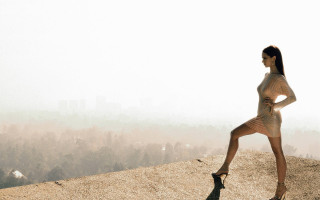 Woman running hill city fog - a hill side free wallpaper