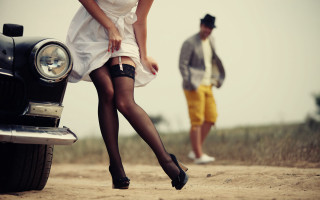 Man woman car dirt road - carl hoppe free wallpaper