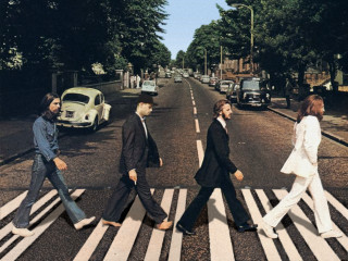 Beatles crossing street crosswalk middle - a car in the background free wallpaper