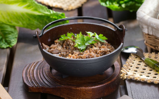 Bowl food spoon greens table - a bowl of food free wallpaper