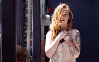 Tattooed woman building door serious - tattoo free wallpaper