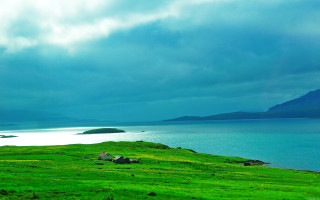 Green field lake houses mountain - a few house free wallpaper