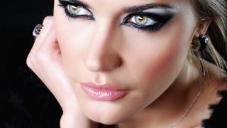 Woman black eye makeup necklace - realistic eye free wallpaper