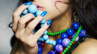 Woman blue green nails bead - evert collier free wallpaper