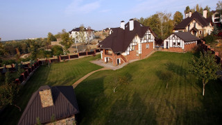 Large house brown roof green - a large house free wallpaper
