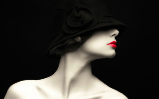Mannequin black hat red lip - a red lip free wallpaper for desktop