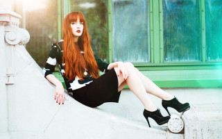 Woman red haired sitting highheels - high heel free wallpaper