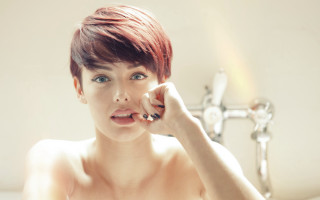 Woman finger piercing mirror redhair - a mirror free wallpaper