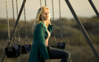 Woman swing green coat chain - a green coat free wallpaper