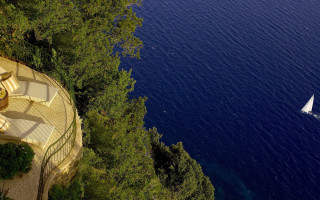 Boat house shore tree umbrella - christo free wallpaper for desktop