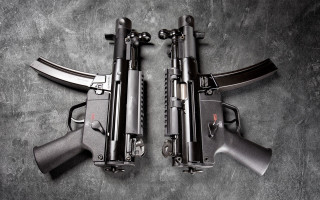 Guns table middle puzzle monochrome - complex free wallpaper for desktop