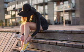 Woman hat sitting shoes blonde - a bench free wallpaper for desktop