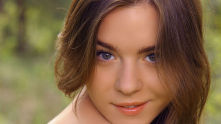 Woman blueeyes park photorealistic face - shaded free wallpaper