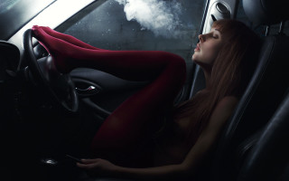 Woman sitting car steering smoke - the steering wheel free wallpaper