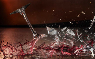 Smashed wine glass blood splash - a wine glass free wallpaper for desktop